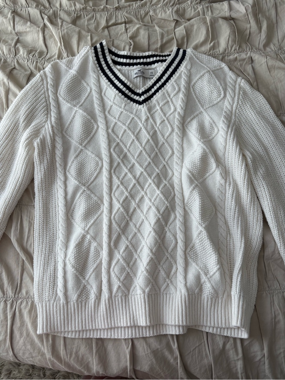 Hollister White V-Neck Cable Knit Sweater with Contrast Trim